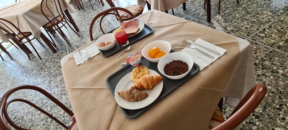 Hotel Astoria Риччоне Экстерьер фото