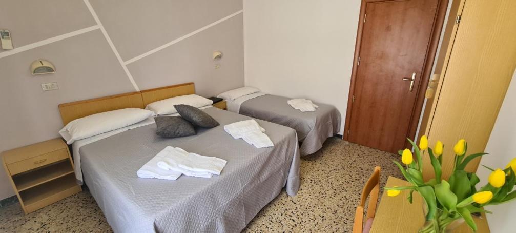 Hotel Astoria Риччоне Экстерьер фото