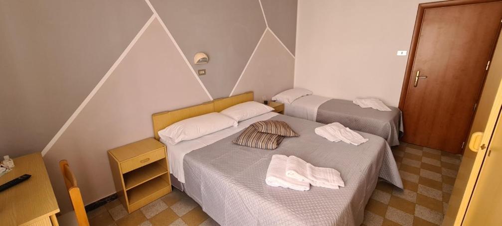 Hotel Astoria Риччоне Экстерьер фото