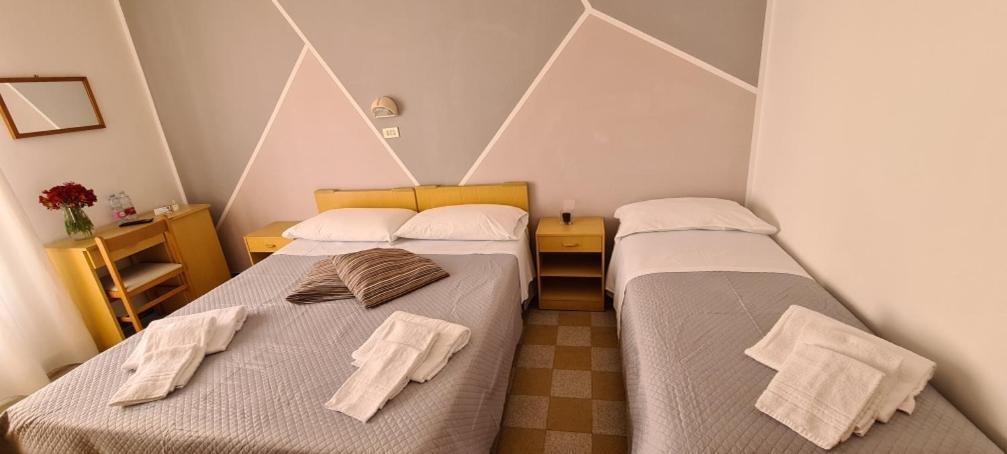 Hotel Astoria Риччоне Экстерьер фото
