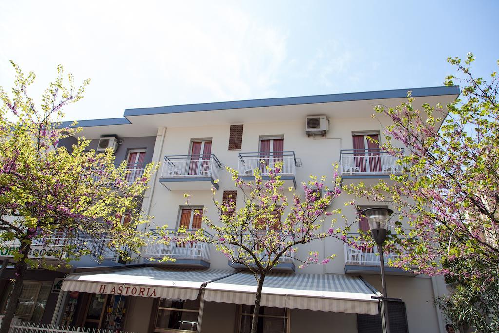 Hotel Astoria Риччоне Экстерьер фото